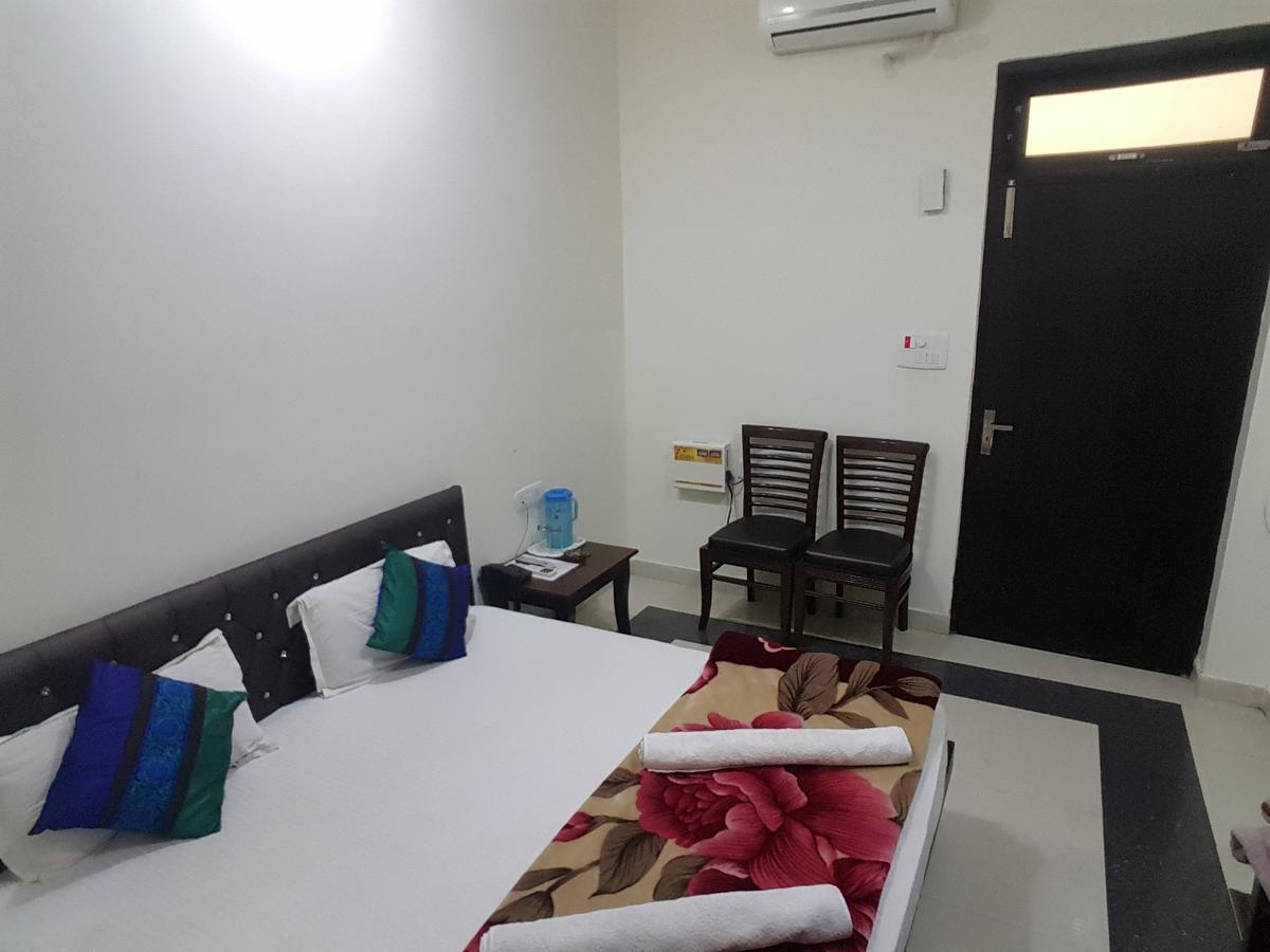 Hotel Ramneek Amritsar Exterior photo